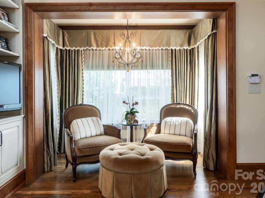 83 Summit Tower Circle, Asheville, NC 28804.  MLS# CAR4377034, YatesRealty ID 31160. 
