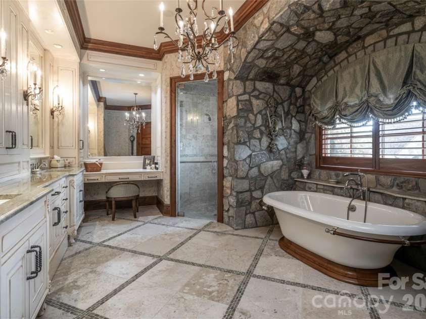 83 Summit Tower Circle, Asheville, NC 28804.  MLS# CAR4377034, YatesRealty ID 31160. 