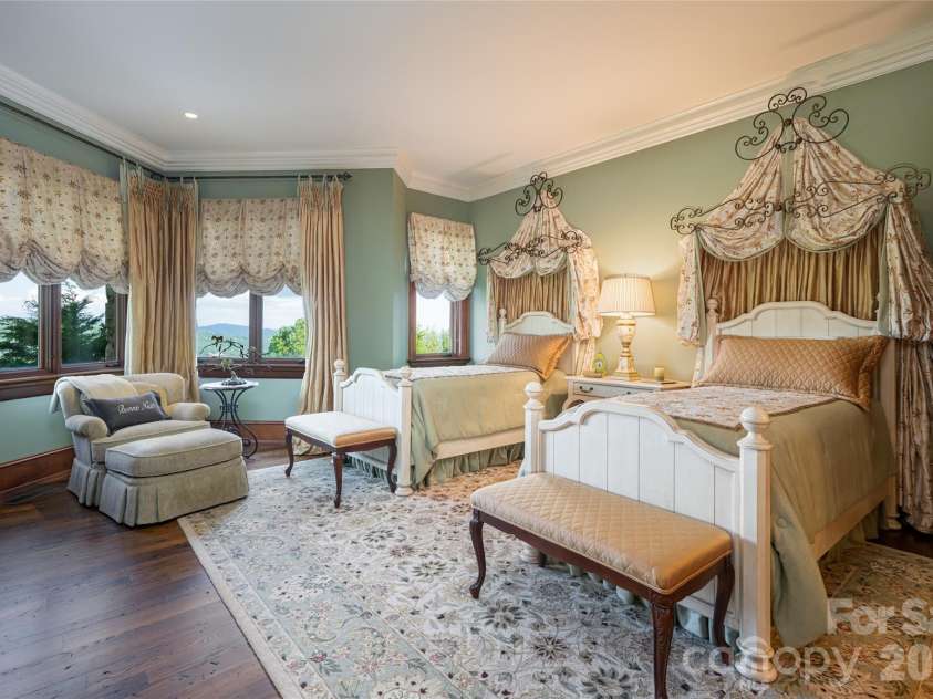 83 Summit Tower Circle, Asheville, NC 28804.  MLS# CAR4377034, YatesRealty ID 31160. 