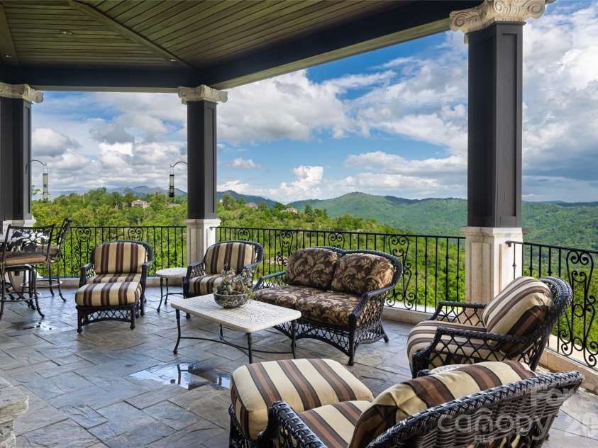 83 Summit Tower Circle, Asheville, NC 28804.  MLS# CAR4377034, YatesRealty ID 31160. 