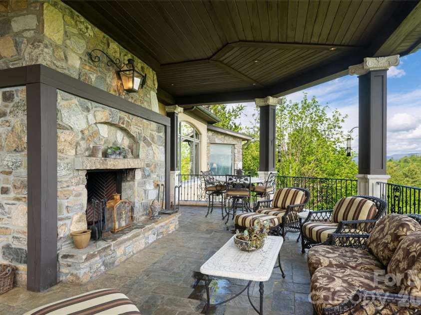 83 Summit Tower Circle, Asheville, NC 28804.  MLS# CAR4377034, YatesRealty ID 31160. 