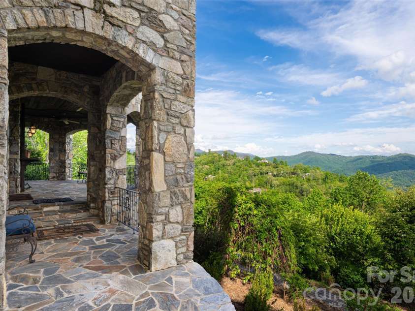 83 Summit Tower Circle, Asheville, NC 28804.  MLS# CAR4377034, YatesRealty ID 31160. 