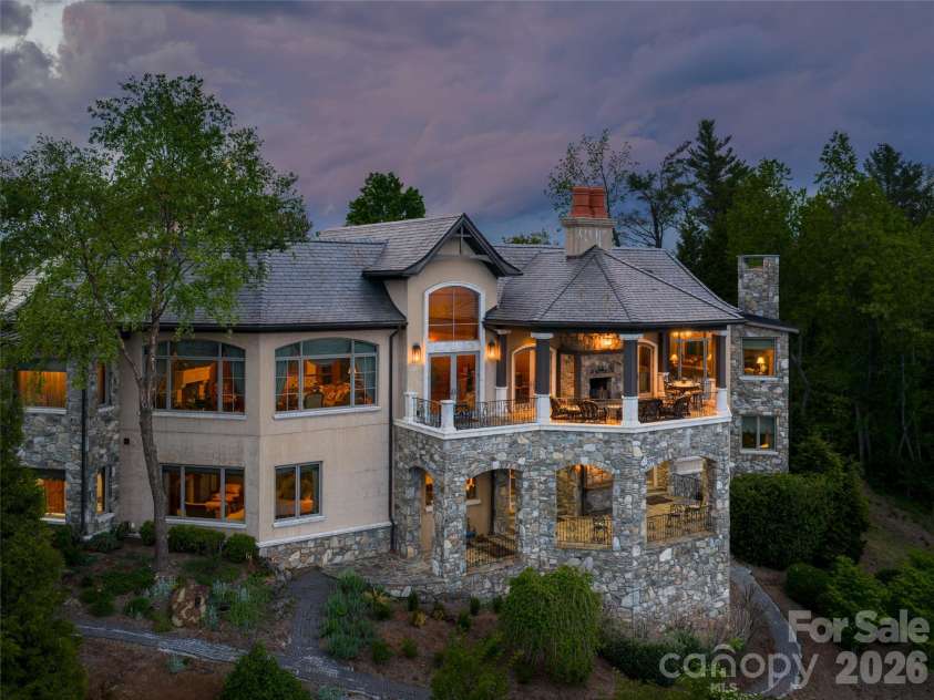83 Summit Tower Circle, Asheville, NC 28804.  MLS# CAR4377034, YatesRealty ID 31160. 