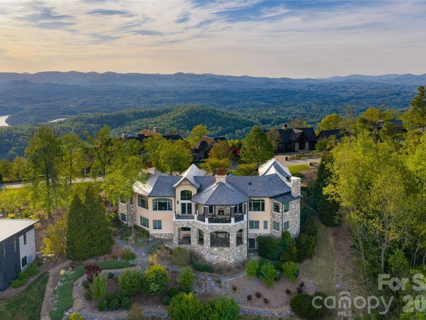 83 Summit Tower Circle, Asheville, NC 28804.  MLS# CAR4377034, YatesRealty ID 31160. 