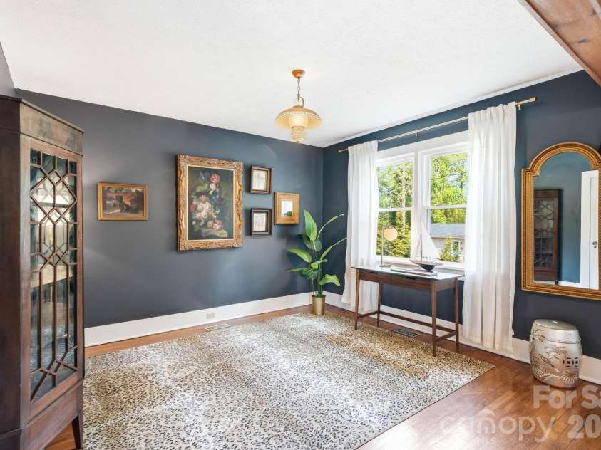 127 Erkwood Drive, Hendersonville, NC 28739.  MLS# CAR4373487, YatesRealty ID 31161. 
