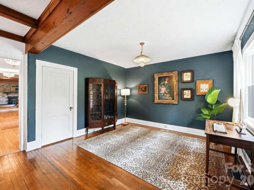 127 Erkwood Drive, Hendersonville, NC 28739.  MLS# CAR4373487, YatesRealty ID 31161. 