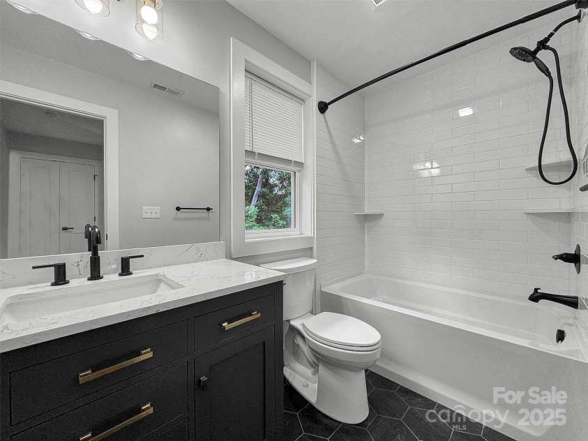 64 Longview Road, Asheville, NC 28806.  MLS# CAR4286389, YatesRealty ID 31162. 2nd Bath