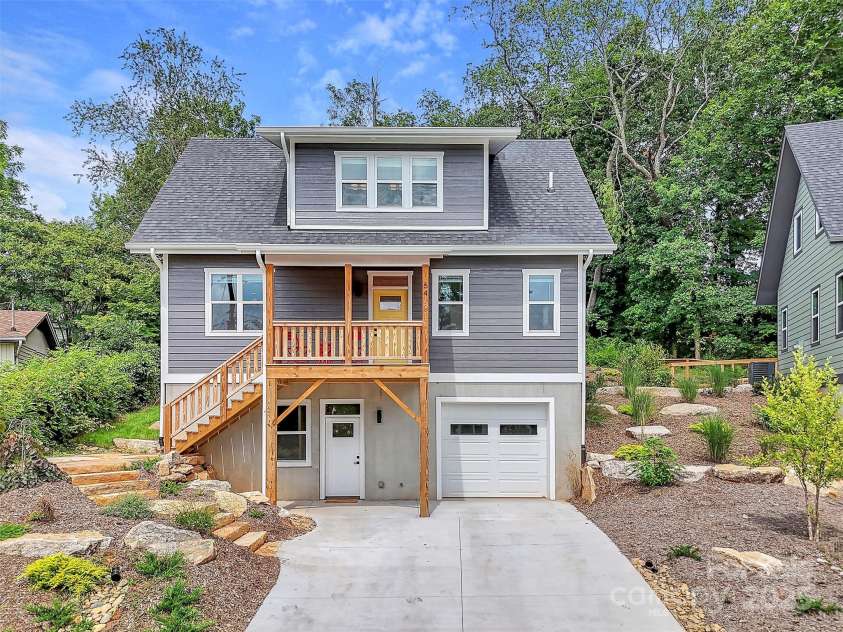 64 Longview Road, Asheville, NC 28806.  MLS# CAR4286389, YatesRealty ID 31162. 