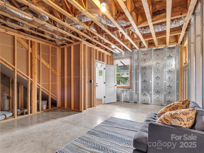 64 Longview Road, Asheville, NC 28806.  MLS# CAR4286389, YatesRealty ID 31162. Huge potential for Air BNB -Inlaw suite - office