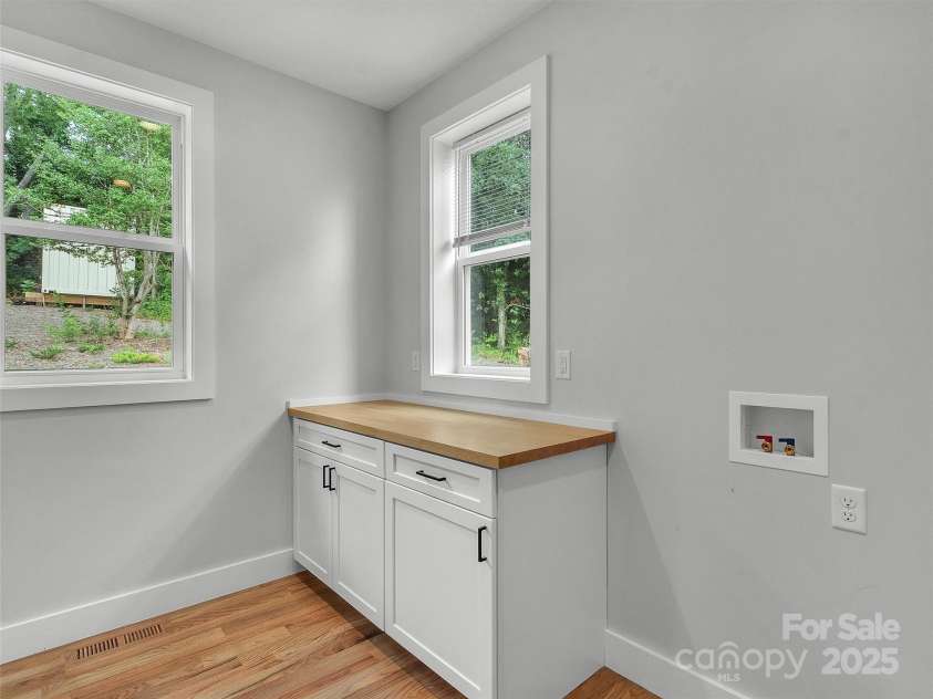 64 Longview Road, Asheville, NC 28806.  MLS# CAR4286389, YatesRealty ID 31162. Laundry