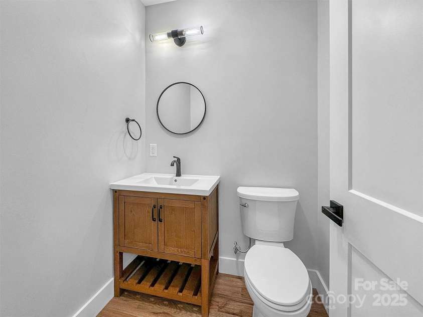 64 Longview Road, Asheville, NC 28806.  MLS# CAR4286389, YatesRealty ID 31162. Powder Room