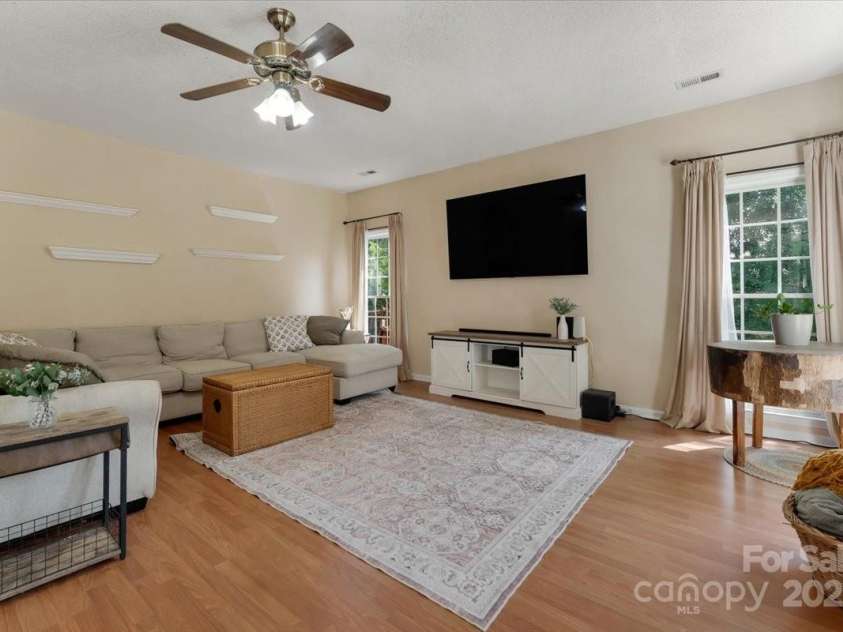 1524 Candlewyck Court, Kannapolis, NC 28081.  MLS# CAR4279653, YatesRealty ID 31163. Large open family room