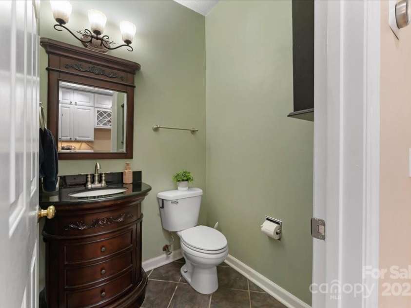1524 Candlewyck Court, Kannapolis, NC 28081.  MLS# CAR4279653, YatesRealty ID 31163. Updated powder room on main