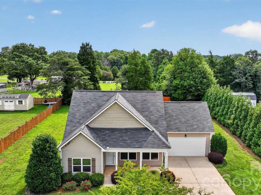 990 Russell Ridge Drive, Catawba, NC 28609.  MLS# CAR4390619, YatesRealty ID 31163. 