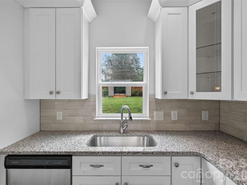 990 Russell Ridge Drive, Catawba, NC 28609.  MLS# CAR4390619, YatesRealty ID 31163. 