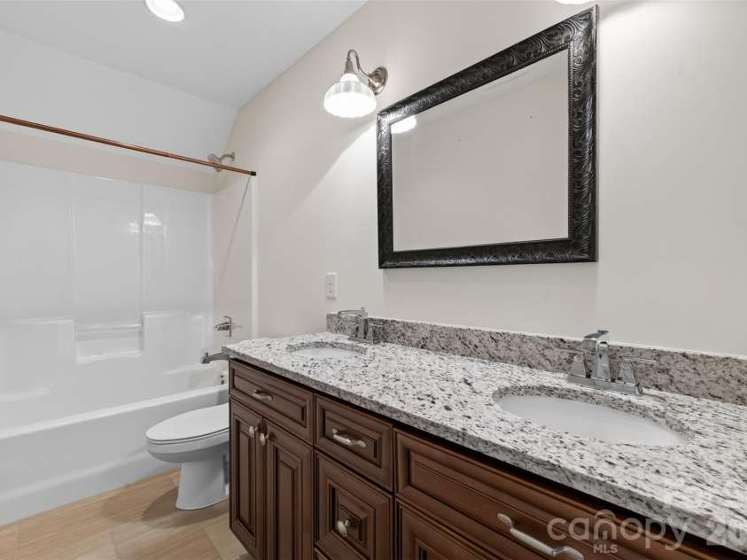 990 Russell Ridge Drive, Catawba, NC 28609.  MLS# CAR4390619, YatesRealty ID 31163. 