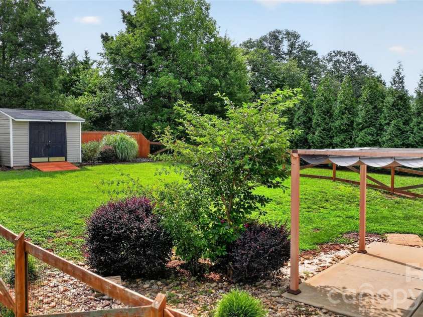 990 Russell Ridge Drive, Catawba, NC 28609.  MLS# CAR4390619, YatesRealty ID 31163. 