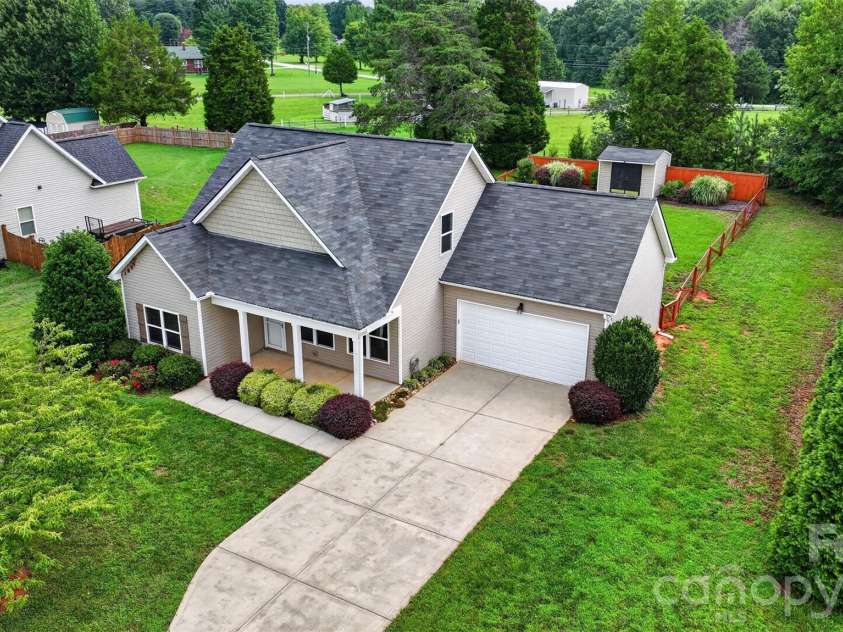 990 Russell Ridge Drive, Catawba, NC 28609.  MLS# CAR4390619, YatesRealty ID 31163. 
