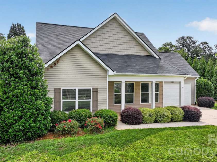 990 Russell Ridge Drive, Catawba, NC 28609.  MLS# CAR4390619, YatesRealty ID 31163. 