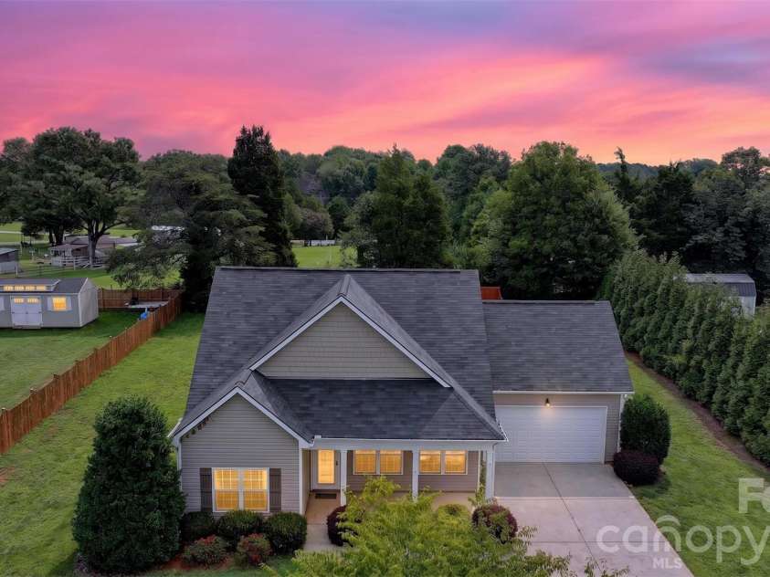 990 Russell Ridge Drive, Catawba, NC 28609.  MLS# CAR4390619, YatesRealty ID 31163. 