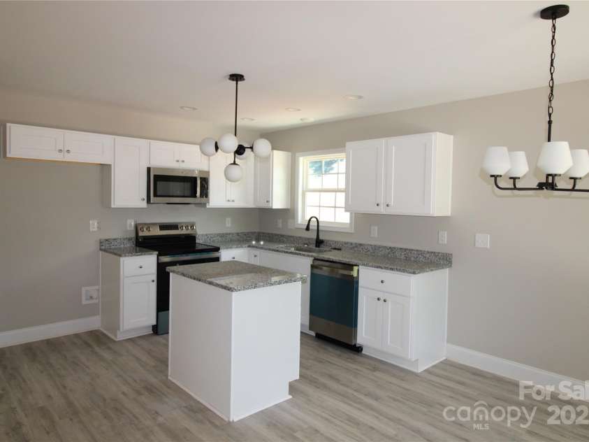 1147 Sanders Street, Rock Hill, SC 29732.  MLS# CAR4285909, YatesRealty ID 31165. Kitchen