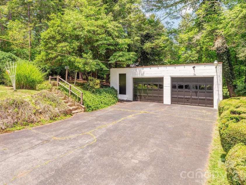 88 Bear Creek Road, Asheville, NC 28806.  MLS# CAR4373598, YatesRealty ID 31166. 2 Car Garage or studio/workshop