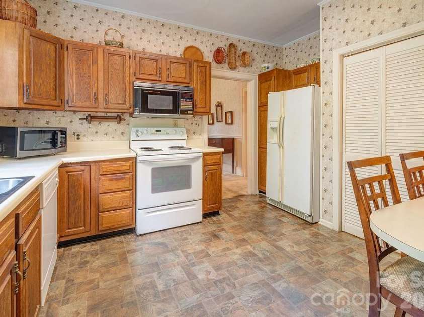 88 Bear Creek Road, Asheville, NC 28806.  MLS# CAR4373598, YatesRealty ID 31166. Large kitchen floor plan with endless potential.