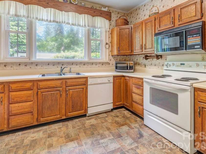 88 Bear Creek Road, Asheville, NC 28806.  MLS# CAR4373598, YatesRealty ID 31166. Large kitchen floor plan with endless potential.