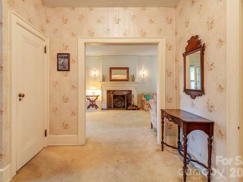 88 Bear Creek Road, Asheville, NC 28806.  MLS# CAR4373598, YatesRealty ID 31166. Main hall.