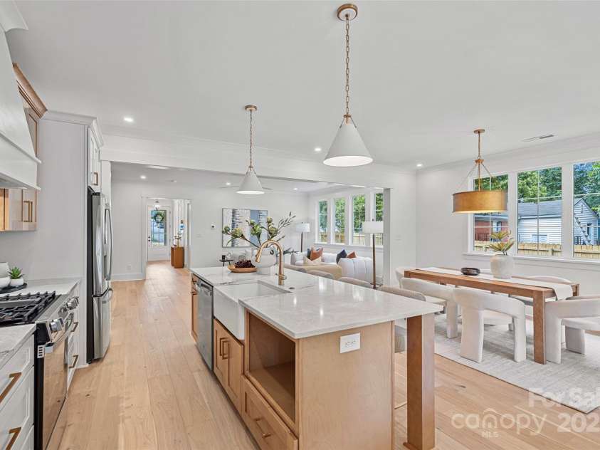 2742 Bancroft Street, Charlotte, NC 28206.  MLS# CAR4284580, YatesRealty ID 31167. 