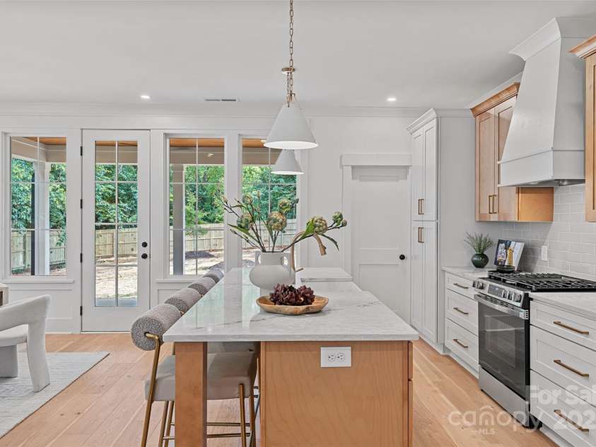 2742 Bancroft Street, Charlotte, NC 28206.  MLS# CAR4284580, YatesRealty ID 31167. 