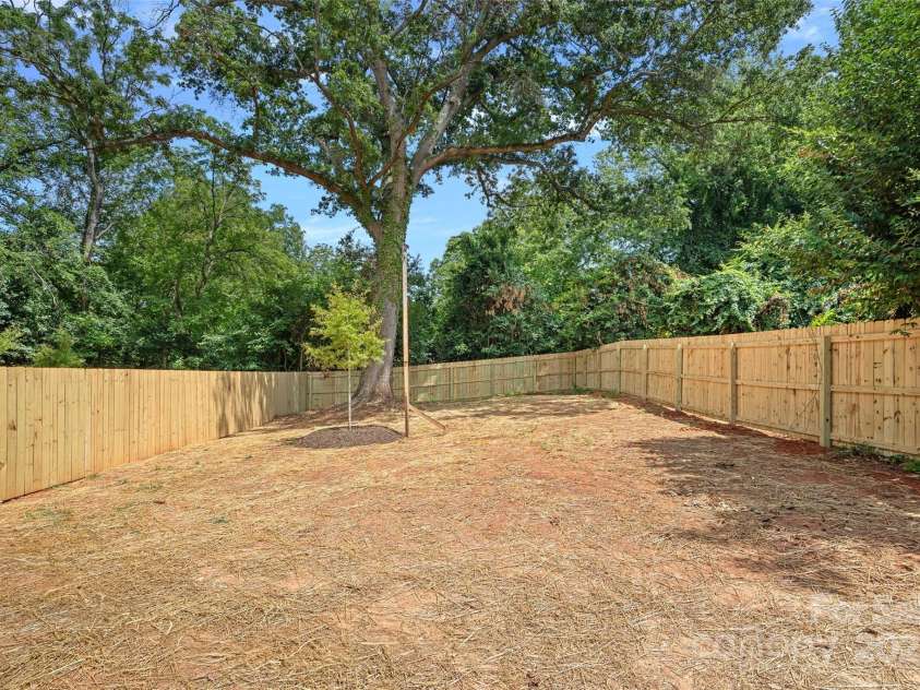 2742 Bancroft Street, Charlotte, NC 28206.  MLS# CAR4284580, YatesRealty ID 31167. 