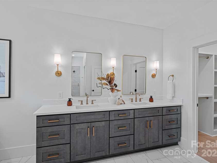 2746 Bancroft Street, Charlotte, NC 28206.  MLS# CAR4284590, YatesRealty ID 31168. 