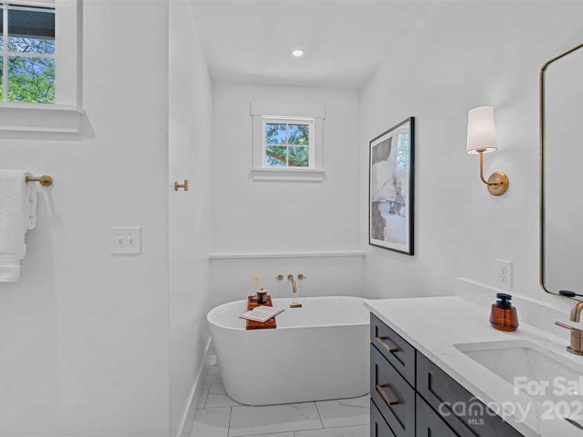 2746 Bancroft Street, Charlotte, NC 28206.  MLS# CAR4284590, YatesRealty ID 31168. 