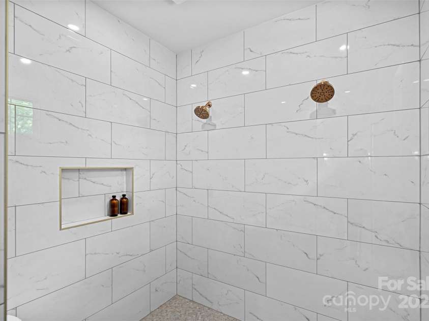 2746 Bancroft Street, Charlotte, NC 28206.  MLS# CAR4284590, YatesRealty ID 31168. 