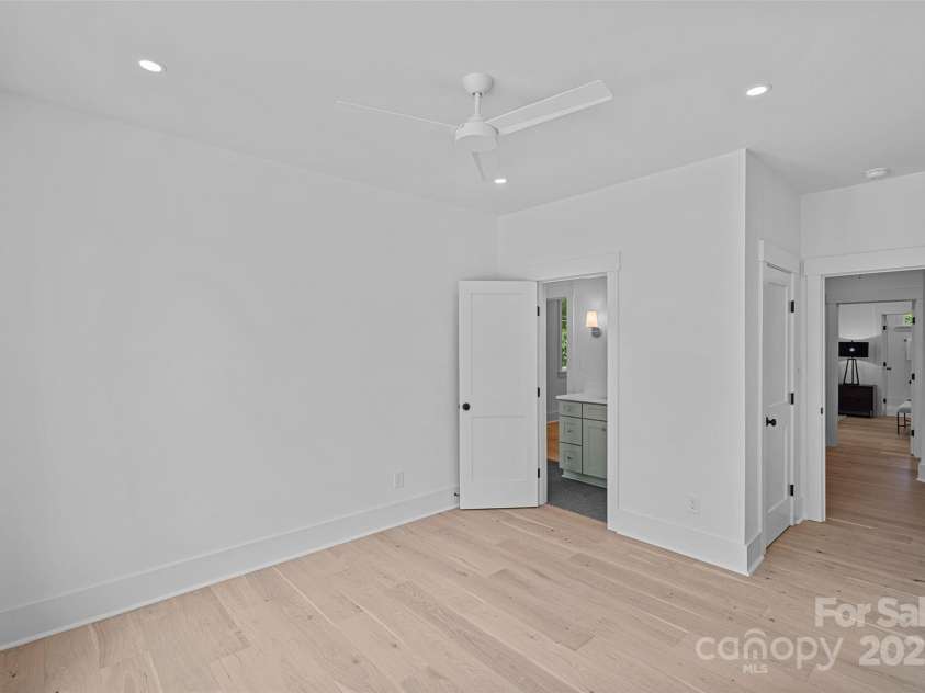 2746 Bancroft Street, Charlotte, NC 28206.  MLS# CAR4284590, YatesRealty ID 31168. 