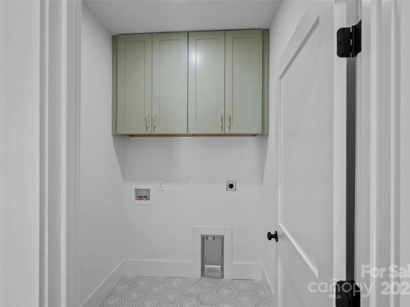 2746 Bancroft Street, Charlotte, NC 28206.  MLS# CAR4284590, YatesRealty ID 31168. 