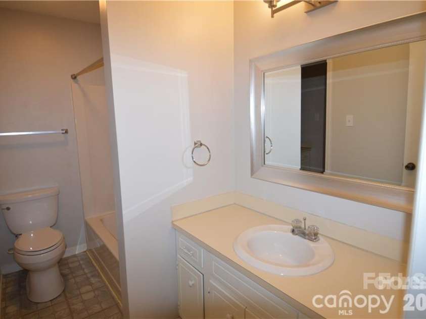 11701 Shandon Circle, Charlotte, NC 28226.  MLS# CAR4392622, YatesRealty ID 31169. 