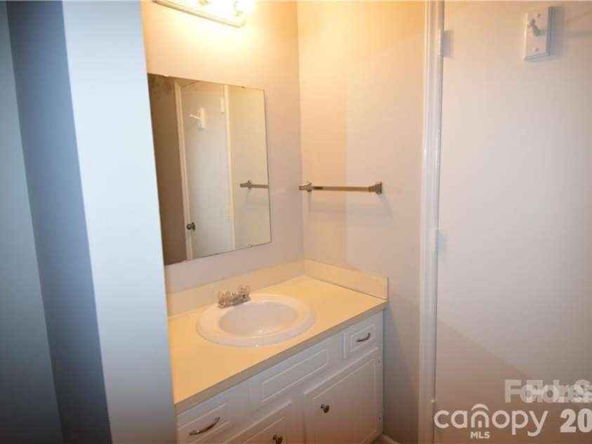 11701 Shandon Circle, Charlotte, NC 28226.  MLS# CAR4392622, YatesRealty ID 31169. 