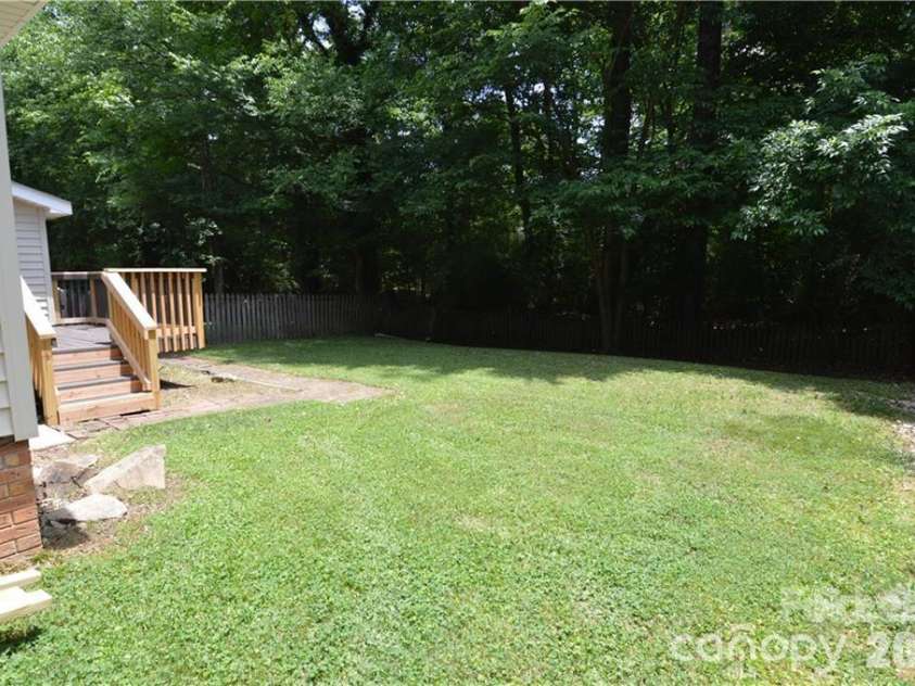 11701 Shandon Circle, Charlotte, NC 28226.  MLS# CAR4392622, YatesRealty ID 31169. 