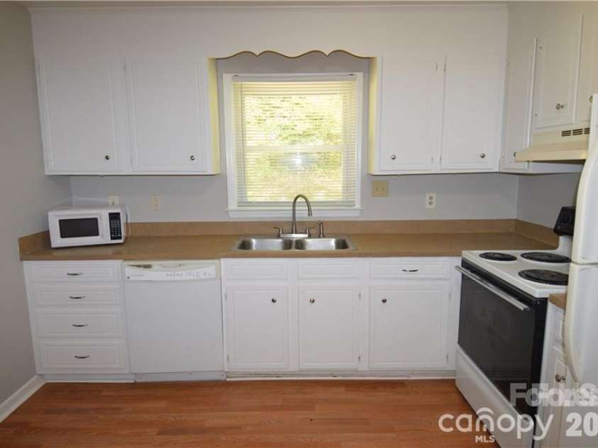 11701 Shandon Circle, Charlotte, NC 28226.  MLS# CAR4392622, YatesRealty ID 31169. 