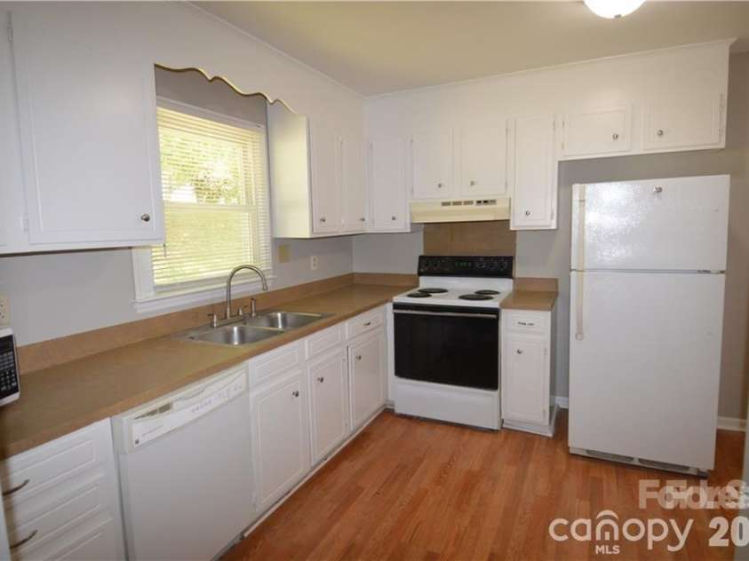 11701 Shandon Circle, Charlotte, NC 28226.  MLS# CAR4392622, YatesRealty ID 31169. 