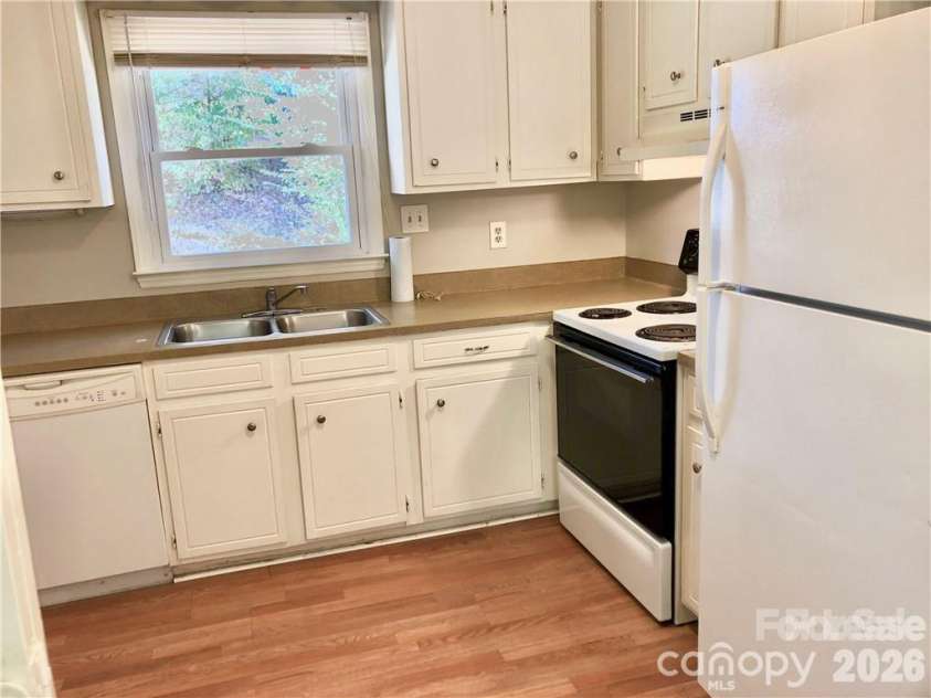 11701 Shandon Circle, Charlotte, NC 28226.  MLS# CAR4392622, YatesRealty ID 31169. 