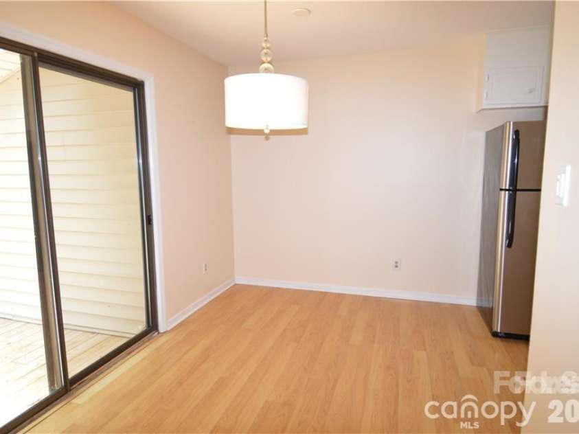 11701 Shandon Circle, Charlotte, NC 28226.  MLS# CAR4392622, YatesRealty ID 31169. Breakfast Area