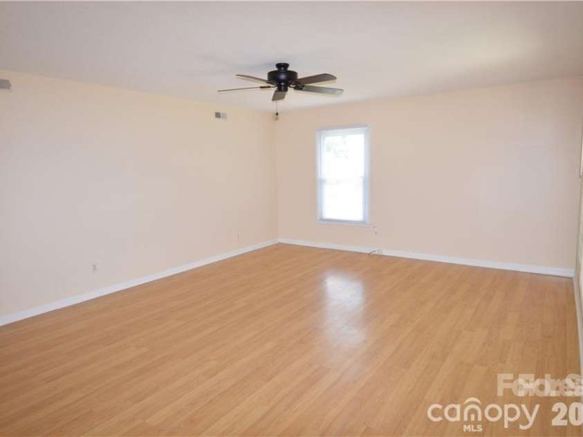 11701 Shandon Circle, Charlotte, NC 28226.  MLS# CAR4392622, YatesRealty ID 31169. Great Room