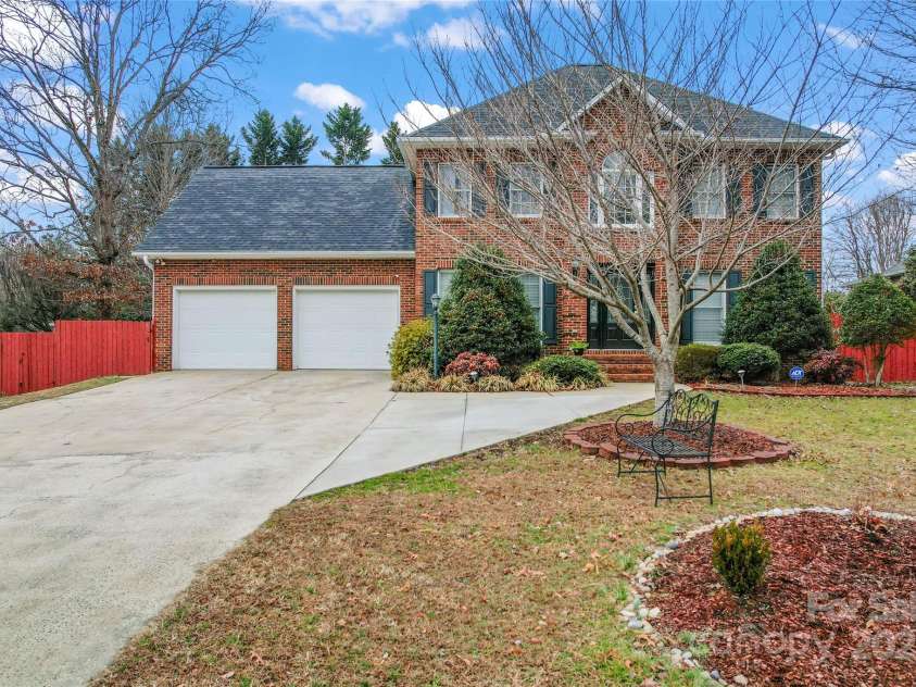 1511 35th Avenue, Hickory, NC 28601.  MLS# CAR4221533, YatesRealty ID 3117. 