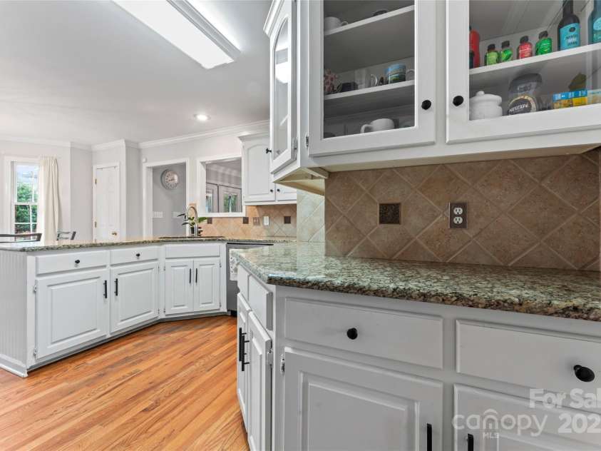 1511 35th Avenue, Hickory, NC 28601.  MLS# CAR4221533, YatesRealty ID 3117. 