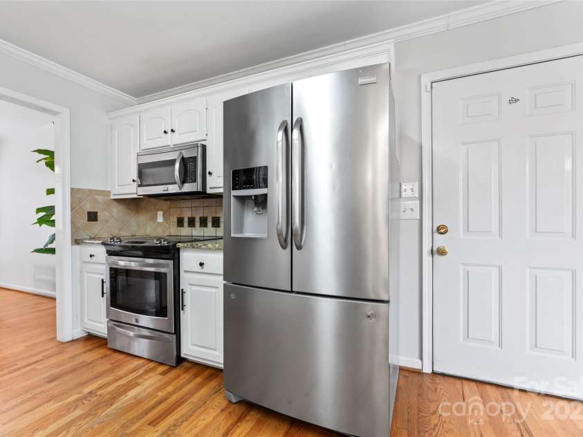 1511 35th Avenue, Hickory, NC 28601.  MLS# CAR4221533, YatesRealty ID 3117. 