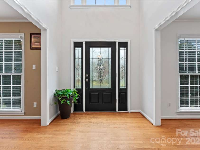 1511 35th Avenue, Hickory, NC 28601.  MLS# CAR4221533, YatesRealty ID 3117. Entry way/foyer