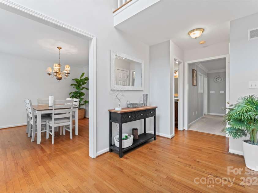 1511 35th Avenue, Hickory, NC 28601.  MLS# CAR4221533, YatesRealty ID 3117. Entry Way/Foyer